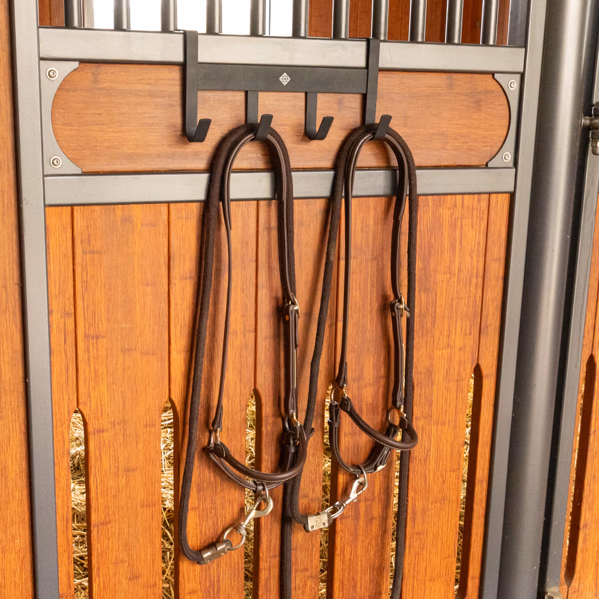 Grooming Deluxe Bridle Rack Metal with 4 Hooks Matt - Image 4