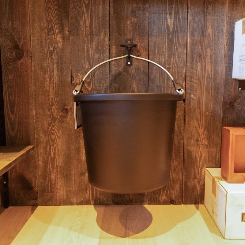Grooming Deluxe Bucket Holder Screw in Hook Matt - Image 3