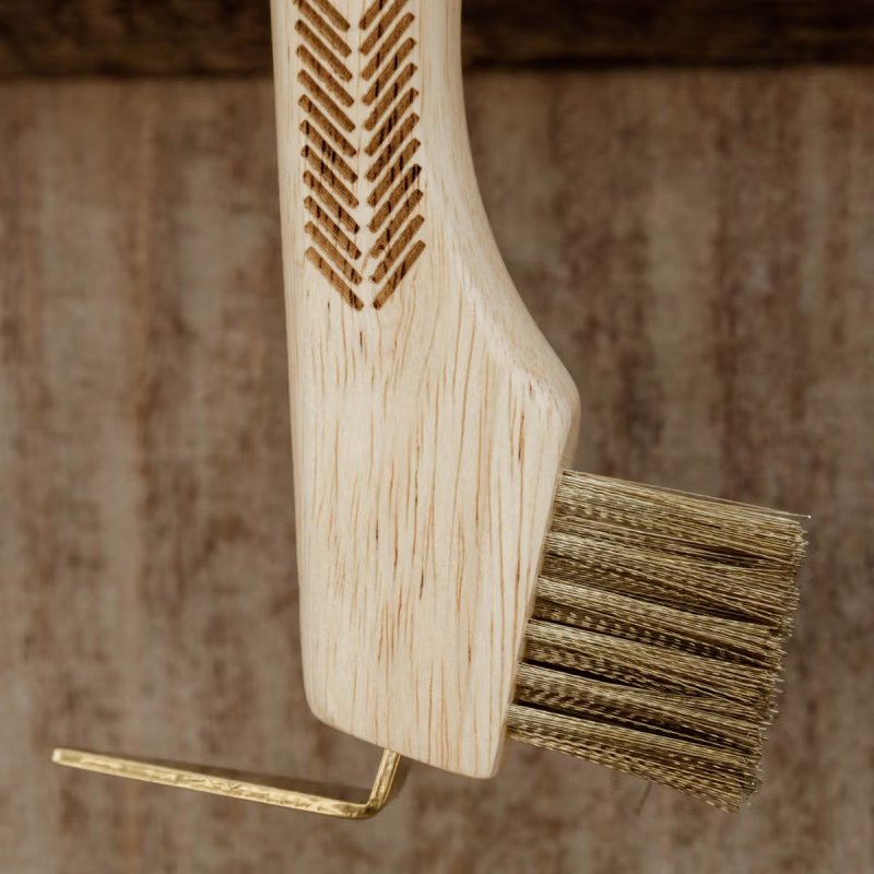 Grooming Deluxe Hoof Pick With Metal Bristle Magnet - Image 2